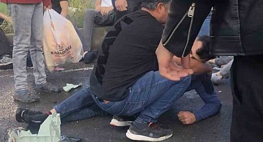 Kars'ta kazada can pazarı... Minibüsle otomobil çarpıştı: 3'ü ağır 8 yaralı