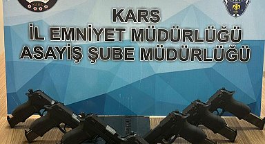 Kars'ta kömürlükte saklanan silahlar polise takıldı