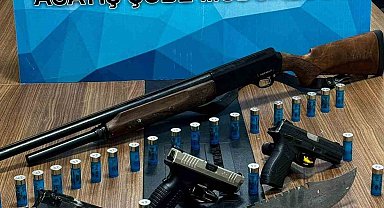 Kars'ta pala ve çok sayıda silah ele geçirildi