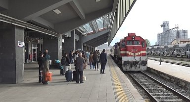 Kars'ta vatandaşların tercihi 'tren yolculuğu'