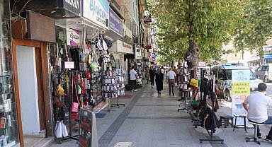 Kışla Caddesi'nde elektrik kesintisine esnaftan tepki