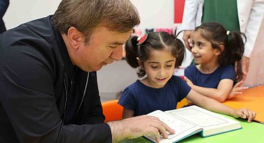 Minik Kur'an kursu öğrencilerinden valiye sevgi seli