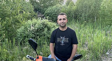 Nemrut'ta ayılar motosikletin koltuğunu parçaladı