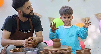 Otizmli çocuklar çömlek yaptı, gönüllerince eğlendi