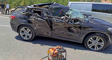 Otomobil ile kargo kamyonu çarpıştı: 1 ölü