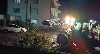 Özalp'ta sel nedeniyle bazı evler sular altına kaldı