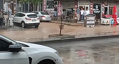 Özalp'ta şiddetli yağmur sele neden oldu