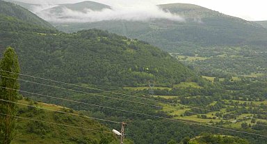 Posof'ta sağanak yağış ve dolu etkili oluyor
