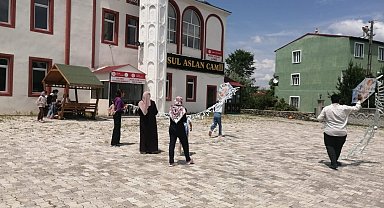 Resul Aslan Camii Yaz Kur'an Kursunda Uçurtma Şenliği