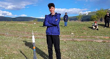 Roket yarışlarında madalyaları topluyor