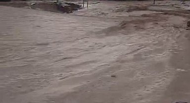 Sağanak yağış Sarıkamış'ta sele dönüştü