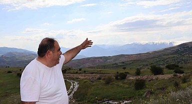 Sis bulutları Kivi Dağı'nda şelale görüntüsü oluşturdu