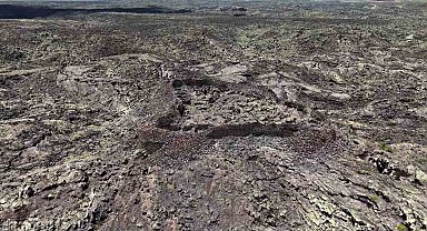 Sönmüş lavların arasındaki kale, gizemini koruyor