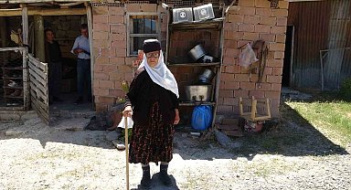 Torununun torununu gören 99 yaşındaki Zeynep Çınar 100'üncü yaşı için gün sayıyor