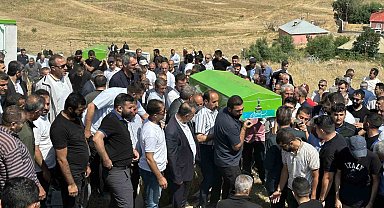 Trafik kazasında hayatını kaybeden karı koca yan yana toprağa verildi