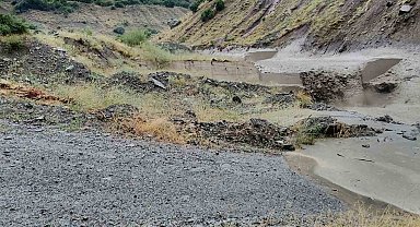 Tunceli'de sağanak sel neden oldu, o anlar kamerada