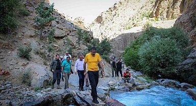 Vali Çelik 2 bin 300 rakımdaki su kaynağında incelemelerde bulundu