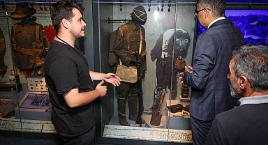 Vali Çelik, Çanakkale Mobil Müzesini ziyaret etti