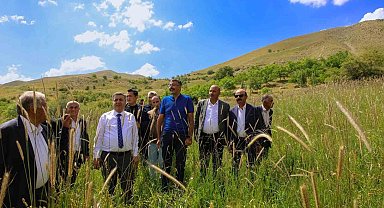 Vali Çelik sorunları yerinde dinliyor