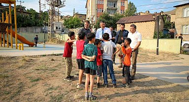 Vali Çelik'ten Yeni mahalleye halı saha müjdesi