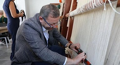 Vali Polat, ilmik ilmik halı dokudu
