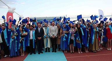 Van YYÜ'de mezuniyet coşkusu