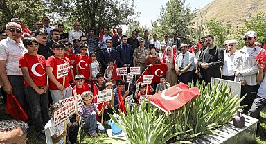 Van'da Sündüz Yaylası'nda şehit edilen 24 kişi mezarları başında anıldı