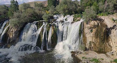 Van'ın Muradiye Şelalesi'nde hafta sonu yoğunluğu