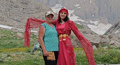 Yabancı ve yerli turistler Hakkari coğrafyasına hayran kaldı