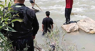 Zap Suyu'nda balık avlayan genç akıntıya kapıldı