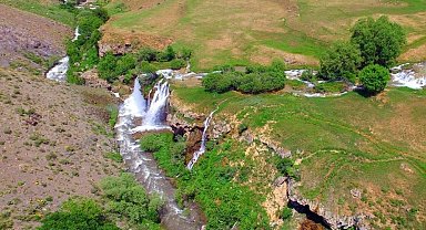 30 metre yükseklikten dökülen saklı cennet görenleri hayran bırakıyor