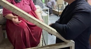 70 yaşındaki kadın gece saat 03.00'da işyerine giderek günde bin tandır ekmeği üretiyor