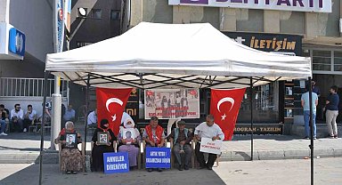 Acılı anne: "Oğlumu liseden alıp eline silah tutuşturdular"