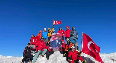 Ağrı Dağı'na zafer tırmanışı yapıldı