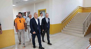 Ağrı Valisi Koç, İbrahim Çeçen İlkokulu'ndaki yenileme çalışmalarını inceledi