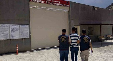 Ağrı'da aranan 2 firari yakalandı