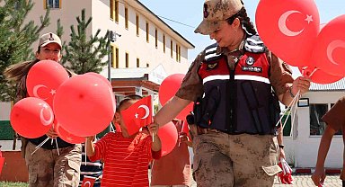 Ağrı'da jandarma mesleğini tanıttı