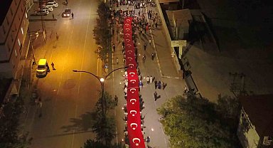 Ahlat'ta Türk bayrağı ve meşalelerle "fener alayı" yürüyüşü yapıldı