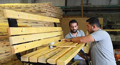Ahşap İmalat Atölyesi Kent Mobilyaları üretimine devam ediyor