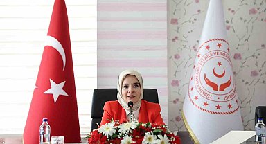 Aile ve Sosyal Hizmetler Bakanı Göktaş, Ağrı Kadın Futbol Takımını kutladı