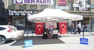 Annelerin evlat nöbeti devam ediyor