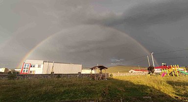Ardahan'da sağanak yağış sonrası oluşan gökkuşağı hayranlıkla izlendi