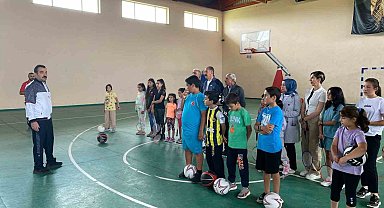 Arpaçaylı çocuklar yaz tatilini spor yaparak geçiriyor