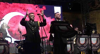 Askeri bandodan Yakutiye kent meydanında 30 Ağustos konseri