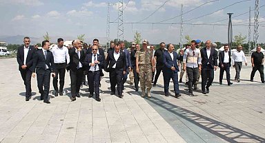 Bakan Yardımcısı Aktaş, Malazgirt'teki son hazırlıkları inceledi