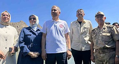 Bakan Yerlikaya Türkiye'nin en yüksek festivali olan Yüksekova '6.Cilo Fest'e katıldı