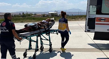 Başkale'de tedavi gören 94 yaşındaki hasta helikopter ambulansla Van'a sevk edildi