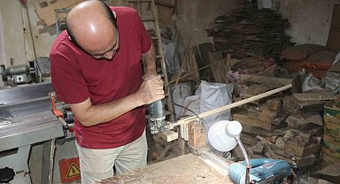 Bin yıllık ceviz ağacından yapılan bastonlar Malazgirt kutlamalarına hazırlanıyor