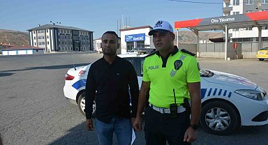 Bitlis polisi otobüse yolcu gibi binerek şoförü denetledi