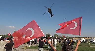 Çelik Kanatların gösterisi nefes kesti